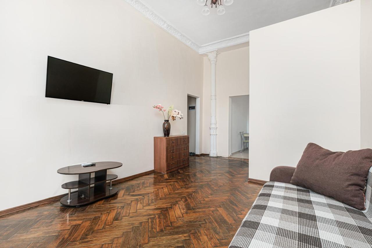 אודסה Nice Apartment In The City Center מראה חיצוני תמונה